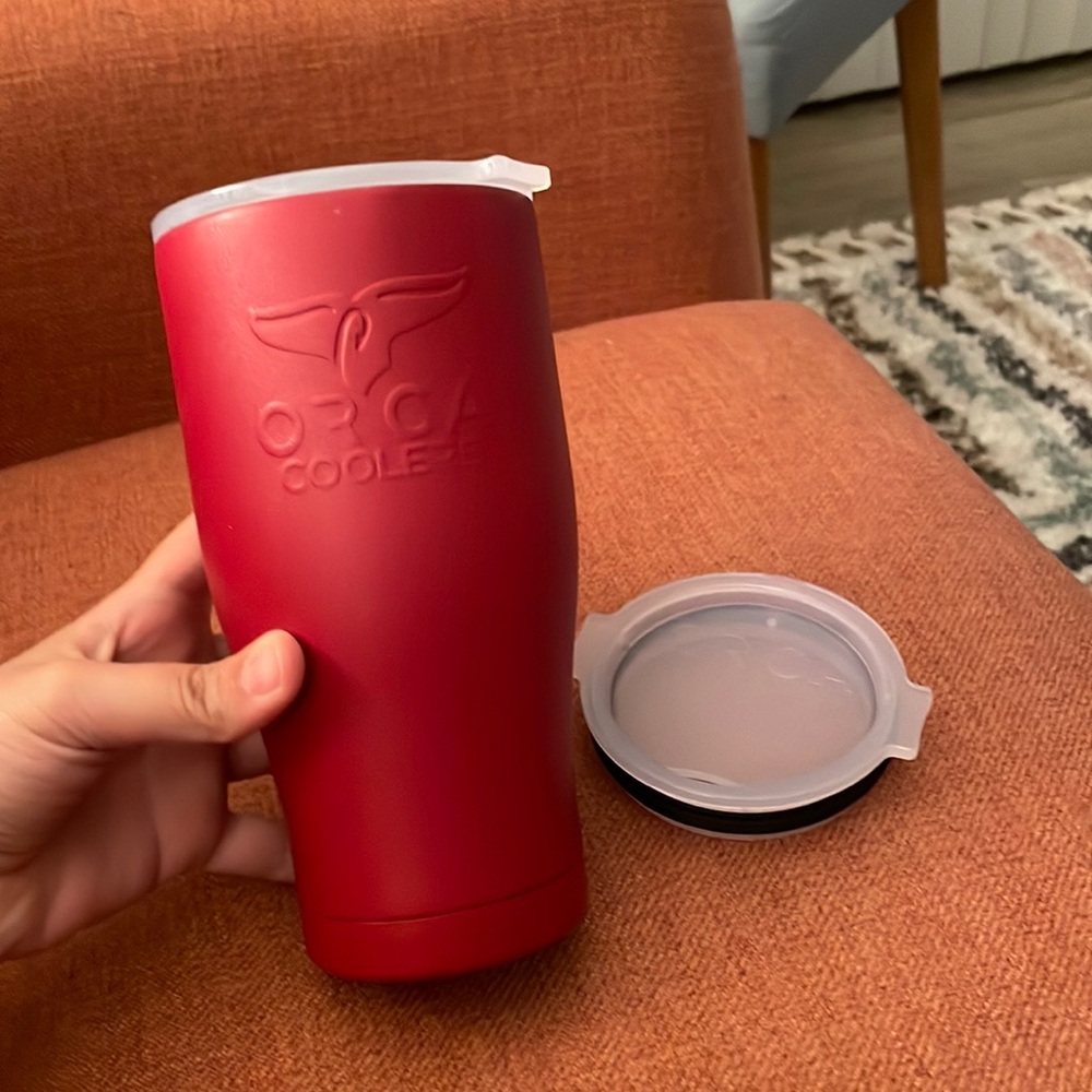 Red Orca cup with 2 lids